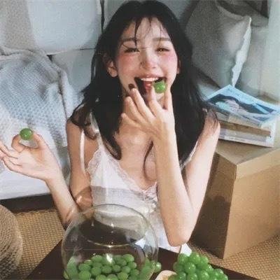 红右手 海报